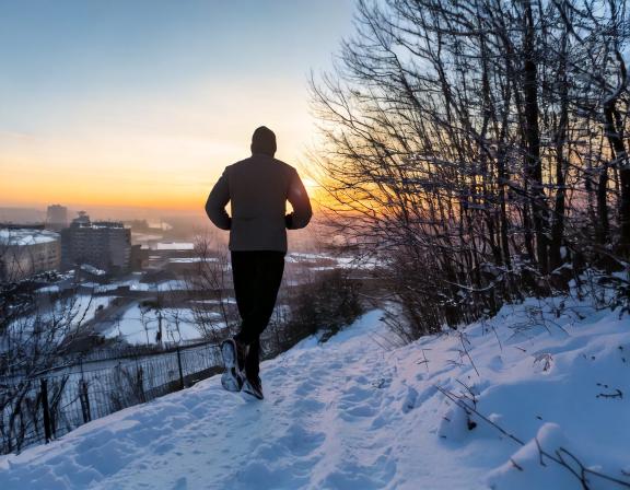 北海道の冬でも走れる!雪道ランニングで春のレースに強くなる方法